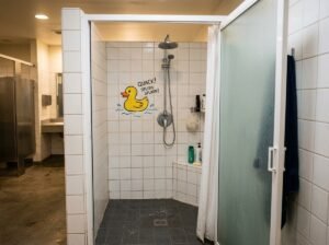 Criança Não Quer Tomar Banho: O que Acontece e Como Resolver box banheiro com chuveiro